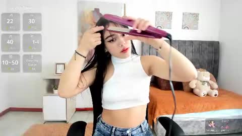 Snapshot of nenitaa_ chatting on June 12, 12:15 pm nenitaa_ online show from June 12, 12:15 pm