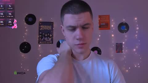 neo_raze_ online show from March 8, 9:29 pm