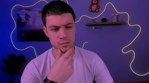 neo_raze_ online show from April 2, 6:49 pm