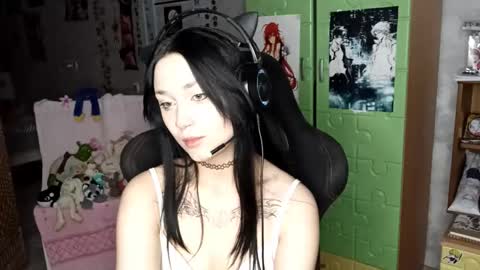Mia online show from September 28, 10:09 am