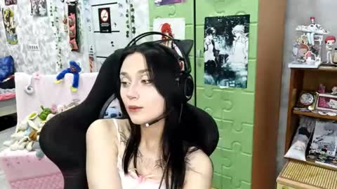 Mia online show from October 4, 10:02 am