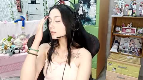 Mia online show from October 6, 10:56 am