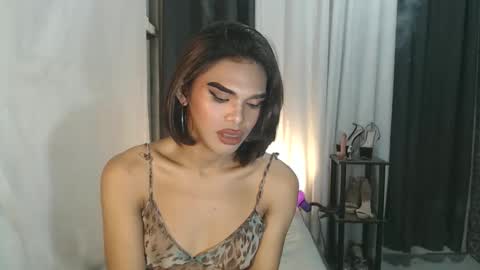 Snapshot of neomi_hardcock chatting on February 5, 6:12 pm neomi online show from February 5, 6:12 pm