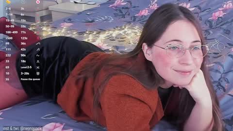 Snapshot of neonquack chatting on December 25, 11:43 am Riley online show from December 25, 11:43 am