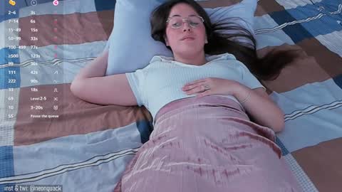 Snapshot of neonquack chatting on January 31, 11:03 am Riley online show from January 31, 11:03 am