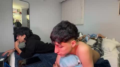 Snapshot of neoplay_ chatting on January 10, 3:52 am Neo online show from January 10, 3:52 am