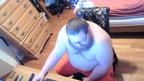 Snapshot of nerdychub4fun chatting on March 5, 10:43 pm nerdychub4fun online show from March 5, 10:43 pm