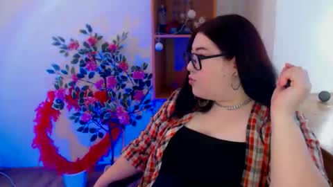 nereia online show from March 19, 8:07 am