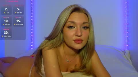 Snapshot of nessarosse chatting on October 21, 7:25 pm Nessa online show from October 21, 7:25 pm