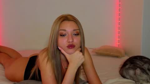 Snapshot of nessarosse chatting on November 14, 8:18 pm Nessa online show from November 14, 8:18 pm