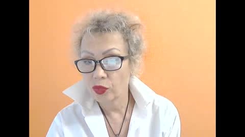 NessyJenixs online show from October 9, 2:15 pm