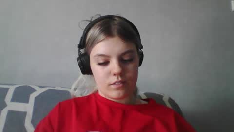 never_enoughh online show from July 18, 9:13 am