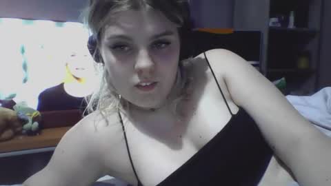 never_enoughh online show from July 27, 8:38 pm