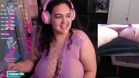 Snapshot of nevermakeawish chatting on February 4, 5:23 pm Wishs Playground online show from February 4, 5:23 pm