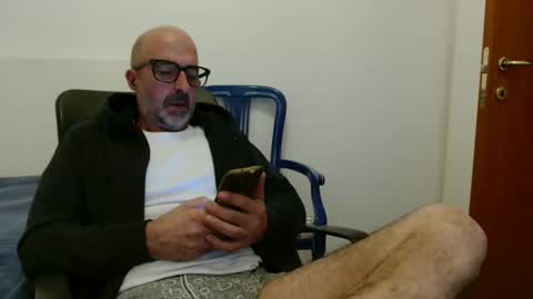 simi online show from October 19, 4:24 am