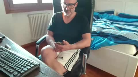 simi online show from April 6, 4:52 pm