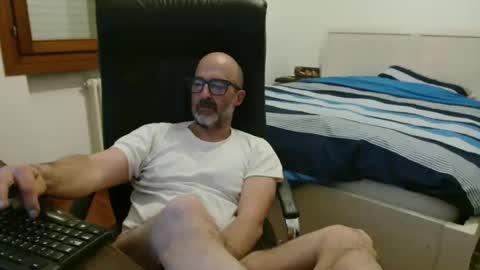 Snapshot of new_simi_74 chatting on May 1, 4:17 am simi online show from May 1, 4:17 am