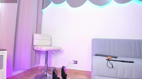 Snapshot of newbarbiedolly chatting on October 23, 9:35 pm ximena online show from October 23, 9:35 pm