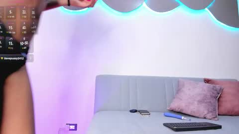 Snapshot of newbarbiedolly chatting on November 8, 10:30 pm ximena online show from November 8, 10:30 pm