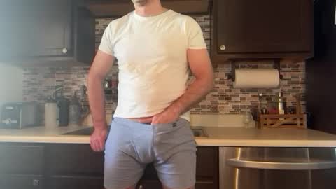 newguy_097 online show from March 5, 12:17 am