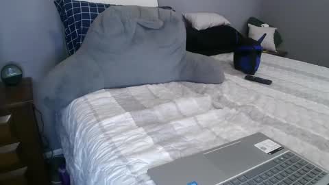 Snapshot of newtothis7756 chatting on September 17, 1:18 am newtothis7756 online show from September 17, 1:18 am