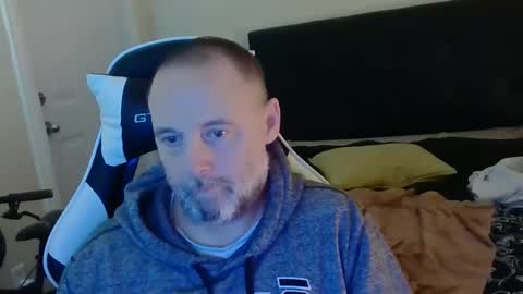 Snapshot of newvvorld chatting on December 1, 5:02 pm NewWorld online show from December 1, 5:02 pm