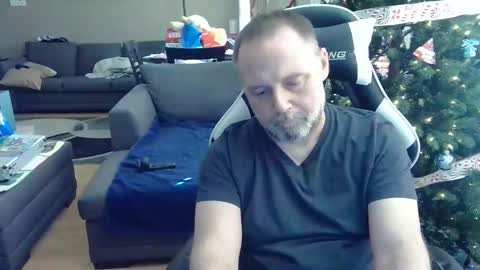 Snapshot of newvvorld chatting on December 22, 6:15 pm NewWorld online show from December 22, 6:15 pm