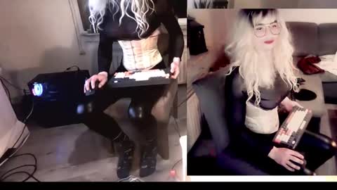 Snapshot of newwetcouple chatting on February 17, 3:25 am NylonHeelFreaks online show from February 17, 3:25 am