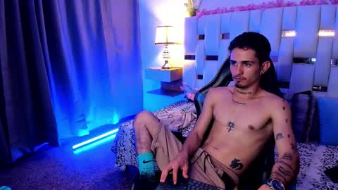 Snapshot of nextboywell1 chatting on March 8, 3:32 am Yeison online show from March 8, 3:32 am