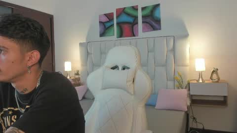 Snapshot of nextboywell1 chatting on April 12, 3:00 am Yeison online show from April 12, 3:00 am