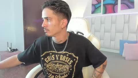 Snapshot of nextboywell1 chatting on April 13, 3:01 am Yeison online show from April 13, 3:01 am