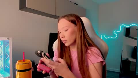 Mina online show from March 19, 8:18 am