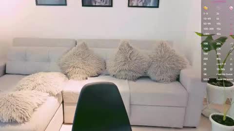   online show from October 6, 6:05 pm