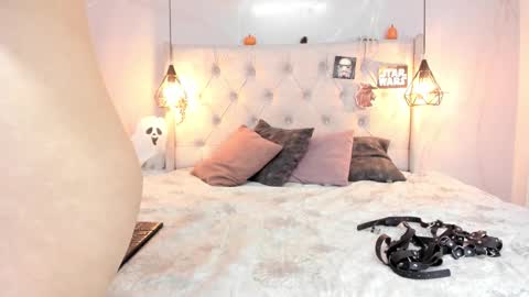 Snapshot of nezukokamado1_ chatting on November 8, 1:33 pm Milena online show from November 8, 1:33 pm