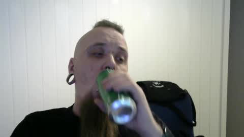 Snapshot of nezvers chatting on February 3, 6:39 pm YouPick online show from February 3, 6:39 pm