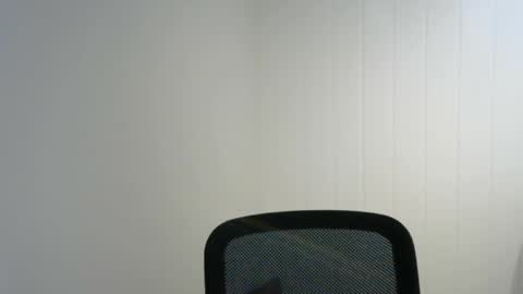 Snapshot of nezvers chatting on February 6, 6:46 pm YouPick online show from February 6, 6:46 pm