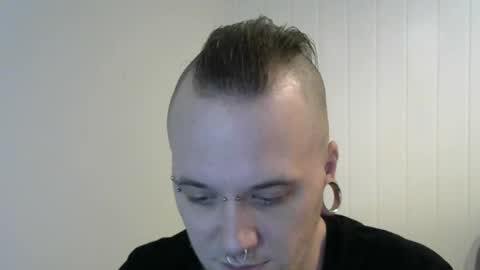 Snapshot of nezvers chatting on February 8, 9:46 pm YouPick online show from February 8, 9:46 pm