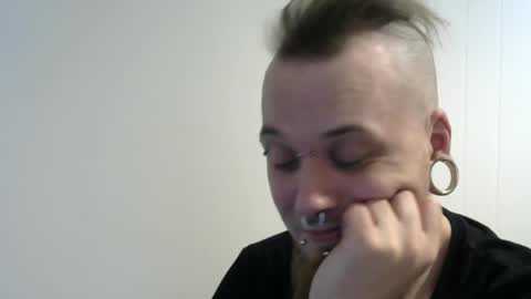 Snapshot of nezvers chatting on February 13, 6:38 pm YouPick online show from February 13, 6:38 pm