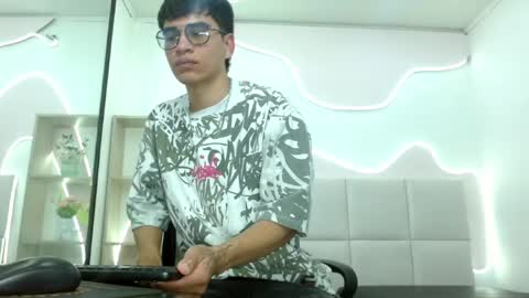Snapshot of nhicolasmuller chatting on July 24, 1:47 am NhicolasMuller online show from July 24, 1:47 am