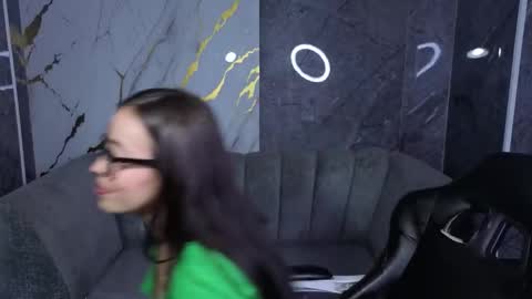 Snapshot of nhoa_b chatting on March 2, 8:26 pm nhoa_b online show from March 2, 8:26 pm