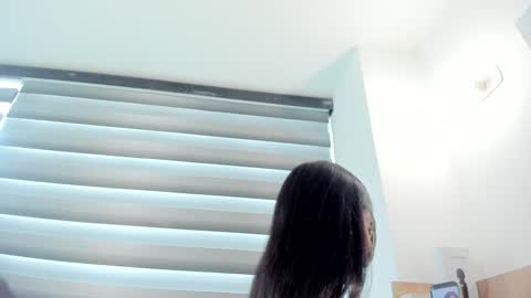Snapshot of nia__white chatting on February 6, 8:45 pm laura online show from February 6, 8:45 pm