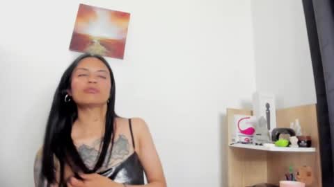 laura  online show from April 6, 2:09 am