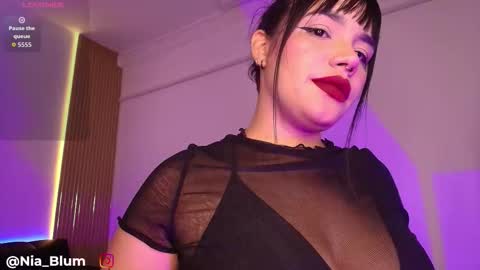 Nia Blum online show from December 19, 3:35 am