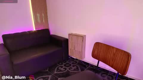 Nia Blum online show from January 8, 1:02 pm