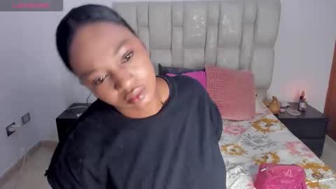 Snapshot of nia_brown_ chatting on April 9, 9:26 am nia brown online show from April 9, 9:26 am