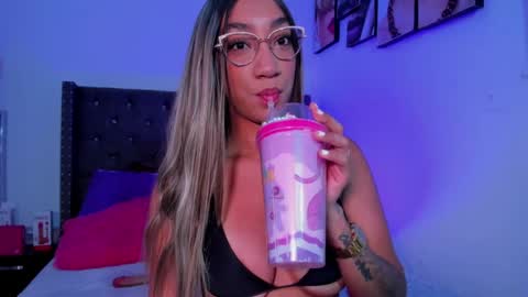 Nia online show from April 8, 9:59 pm