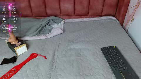 nia_thompsom online show from April 8, 1:55 pm