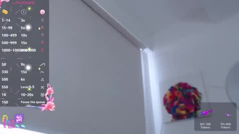 Mia online show from April 18, 9:15 pm