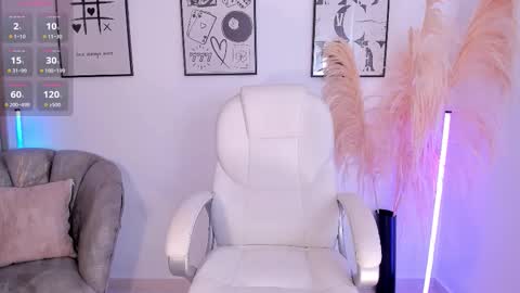 Nia online show from October 15, 1:33 pm