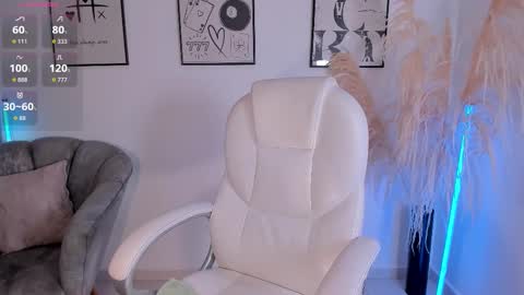 Nia online show from November 26, 1:34 pm